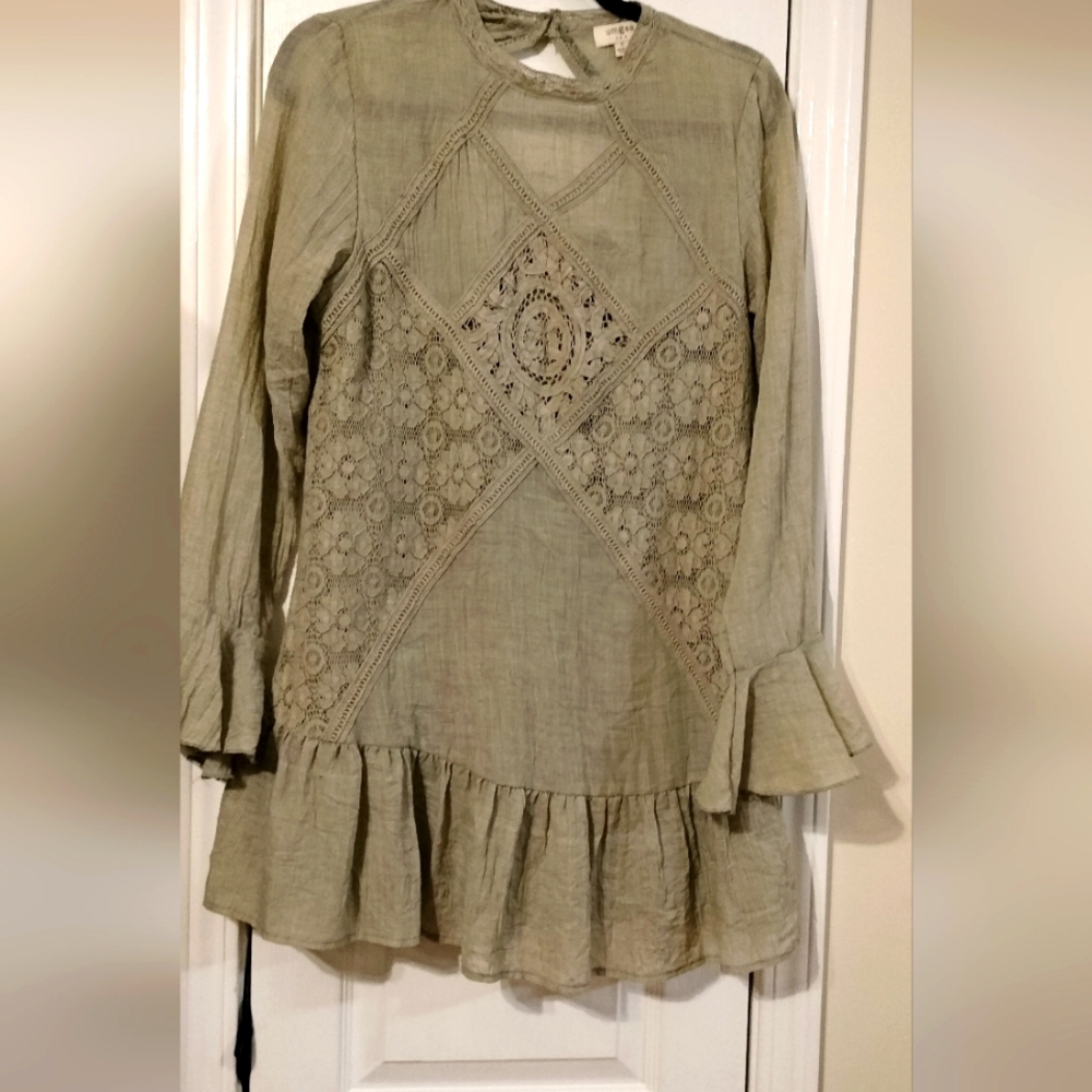 Bell sleeve tunic size small